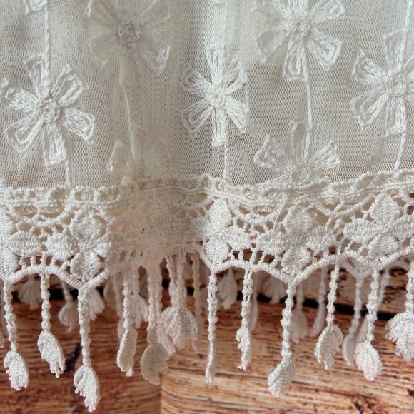 Lace blouse/dress with cami. - Picture 4 of 4